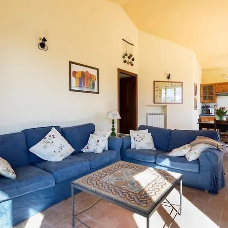 I Camini: Rustic Retreat With Pool And Recreation