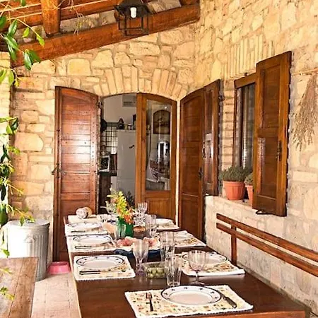 I Camini: Rustic Retreat With Pool And Recreation *